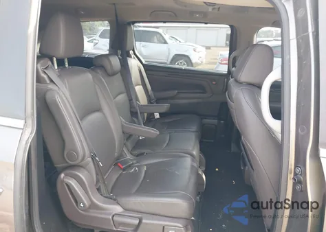 2019 Honda Odyssey Touring z USA, uszkodzony, nr VIN 5FNRL6H83KB103283